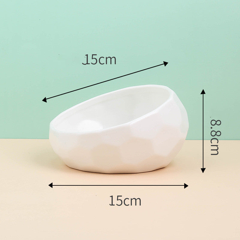 La forme du goulot de la bouteille est simple et unique.
La couleur classique et simple est simple mais vaut la peine d'
être savourée.