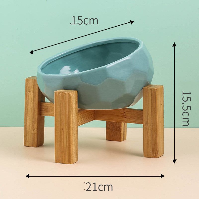 La forme du goulot de la bouteille est simple et unique.
La couleur classique et simple est simple mais vaut la peine d'
être savourée.