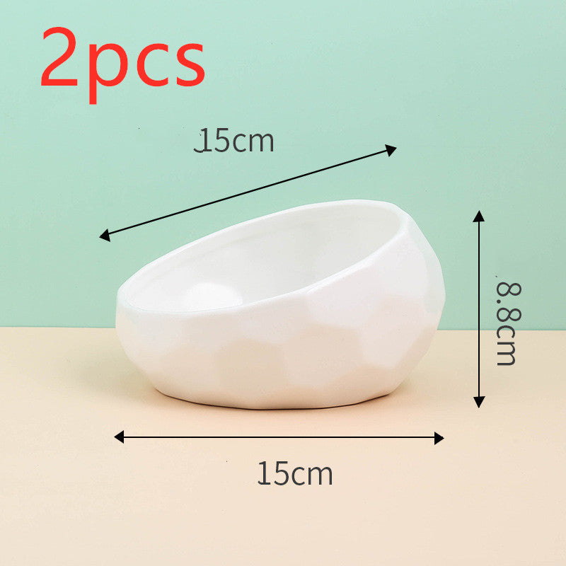 La forme du goulot de la bouteille est simple et unique.
La couleur classique et simple est simple mais vaut la peine d'
être savourée.